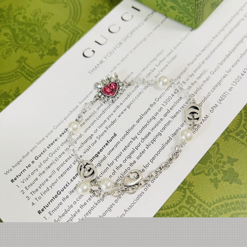 G*u*i bracelets